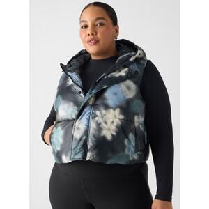 Fabletics Women’s Black floral Essential Cropped Hooded Puffer Vest 2XL